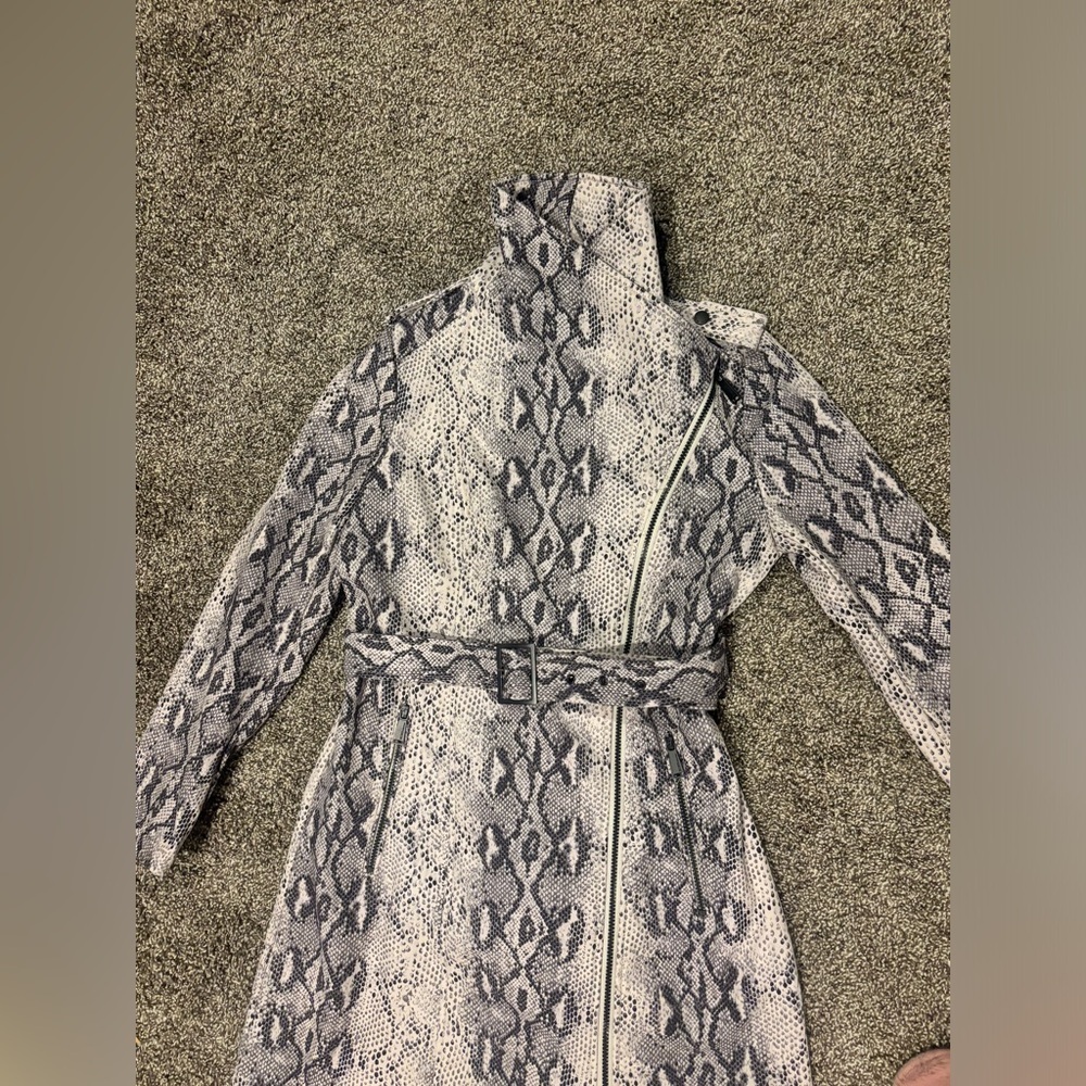 BCBGeneration lightweight Snake print trench coat… - image 3